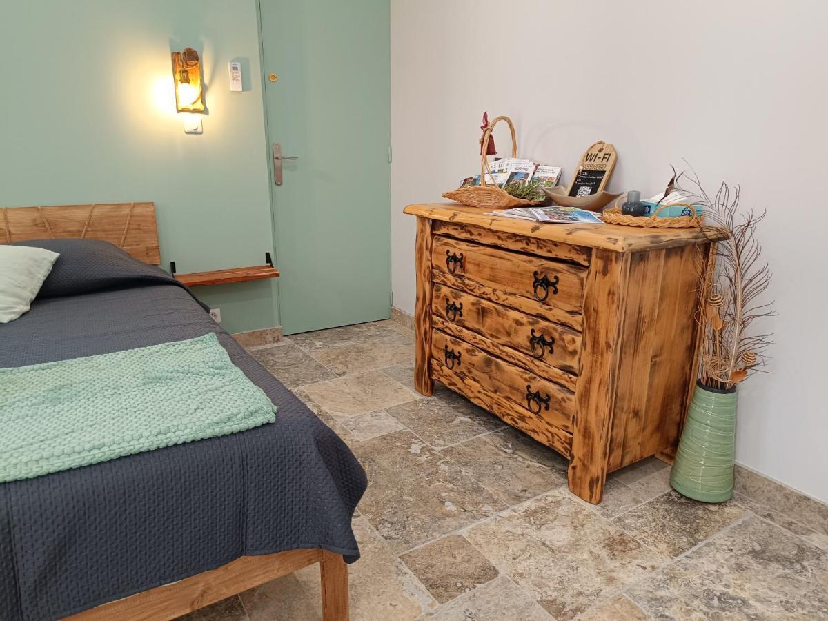 Homestay Ecrin De Nature Sous Les Pins Aurons