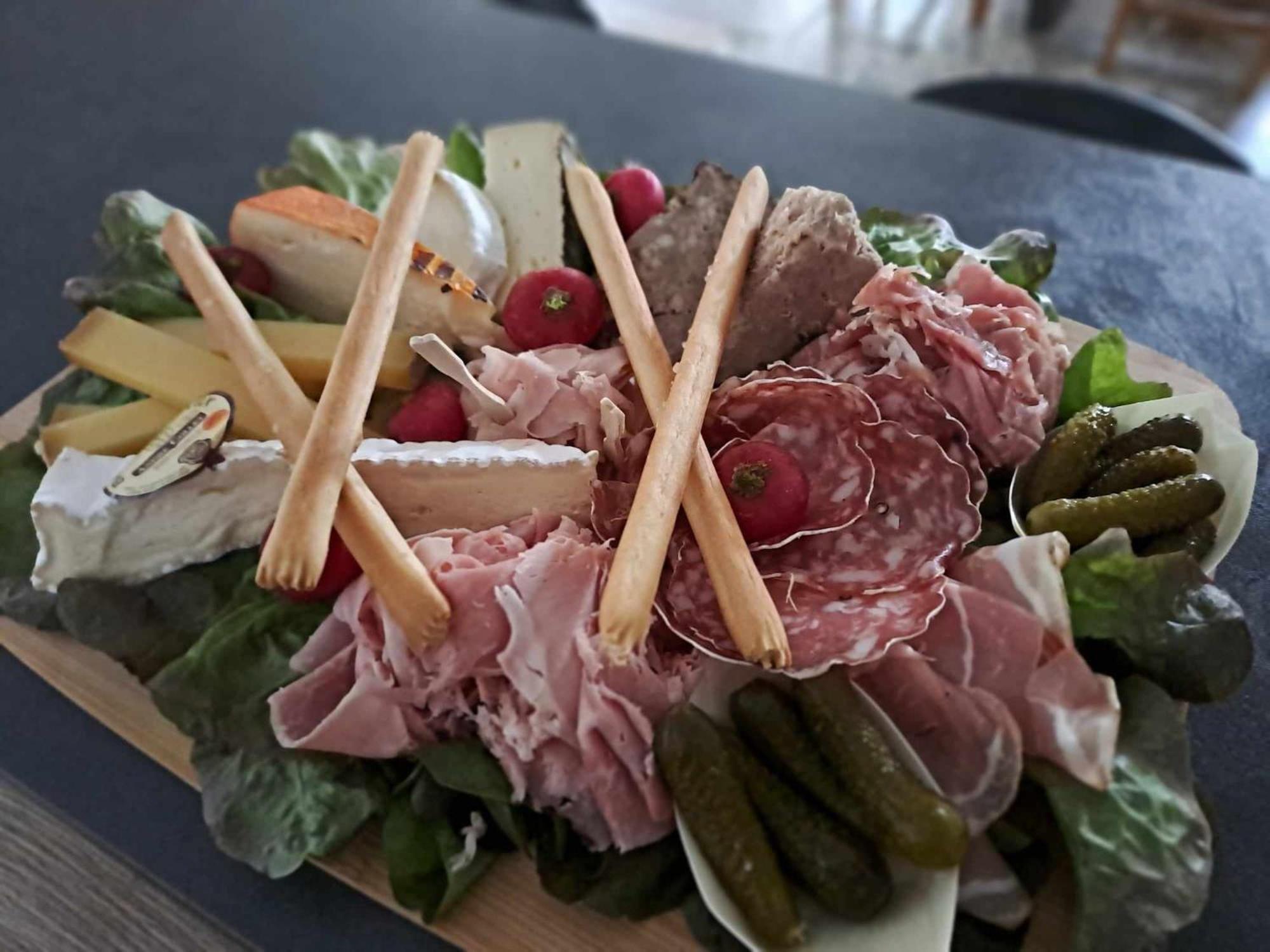 Homestay Ecrin De Nature Sous Les Pins Aurons