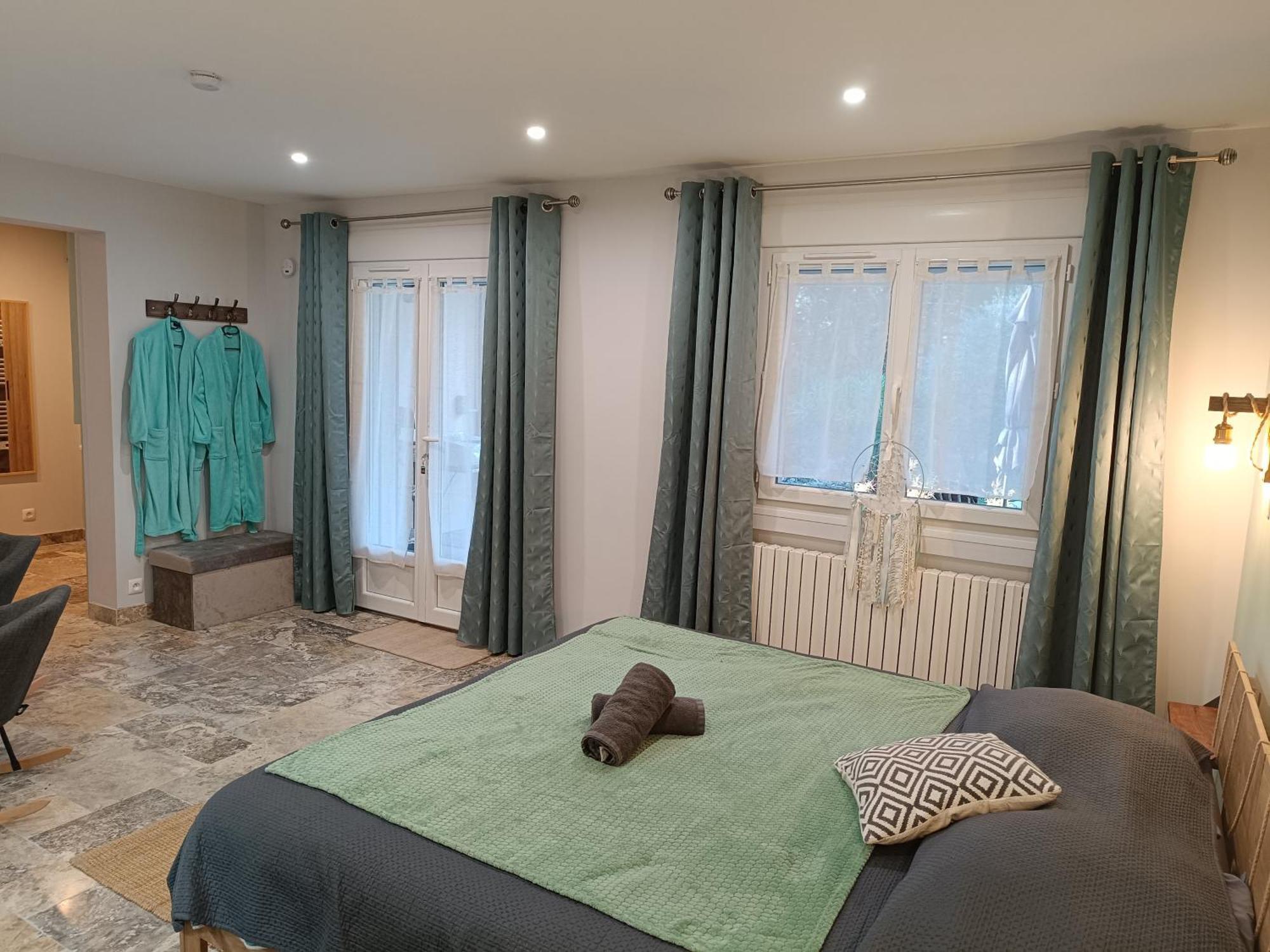 Homestay Ecrin De Nature Sous Les Pins Aurons